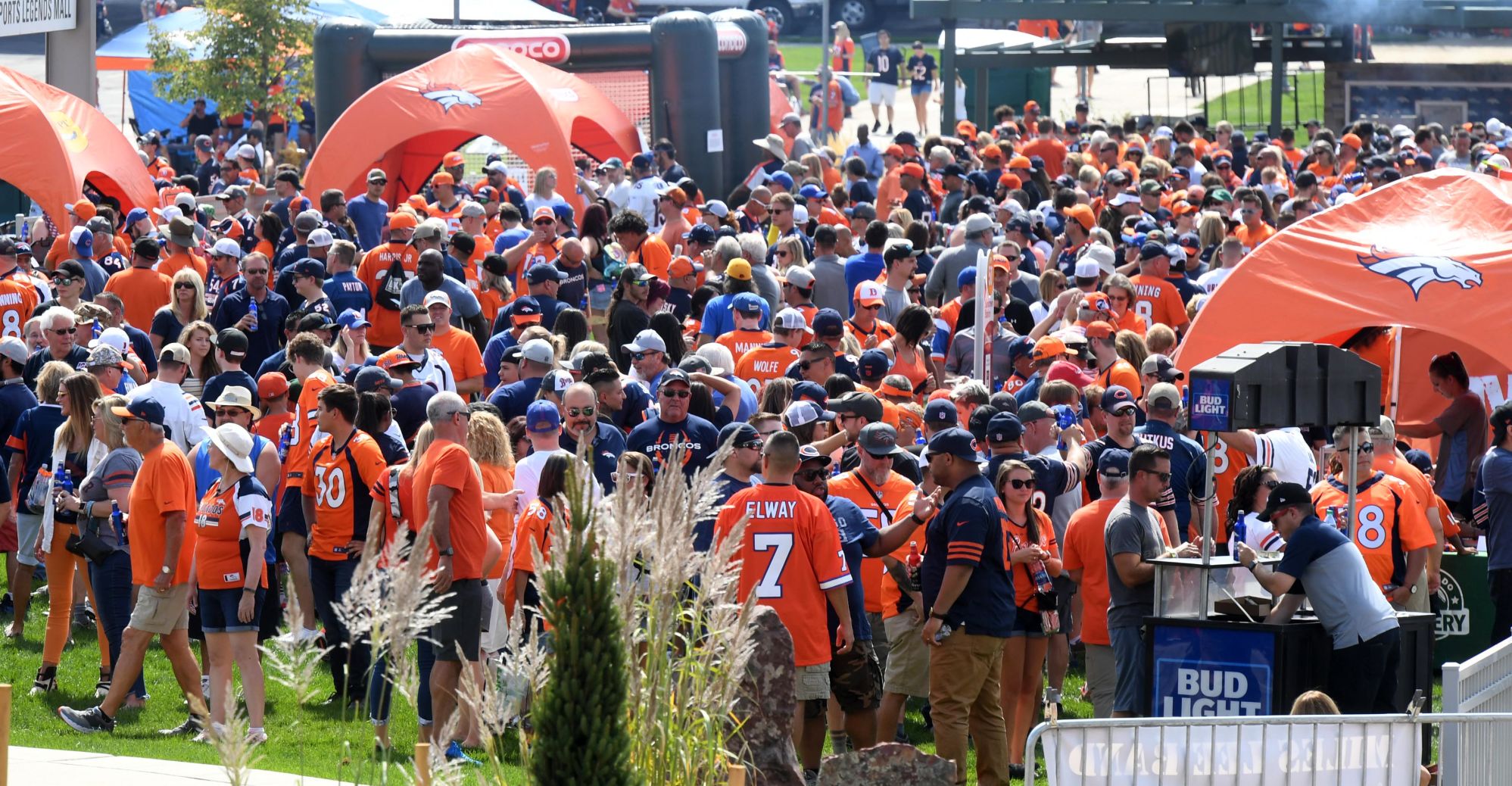 091619-s-broncosbears04.JPG